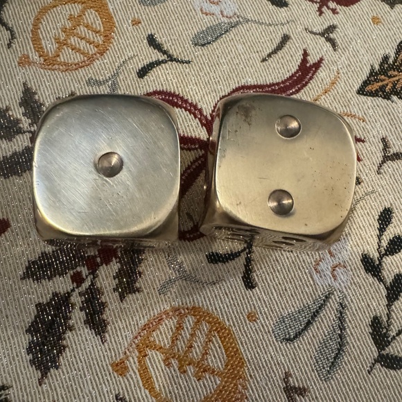 🎲 VINTAGE Solid Brass Giant Dice Pair - Heavy Desk Paperweight & Decor Set - Picture 4 of 13